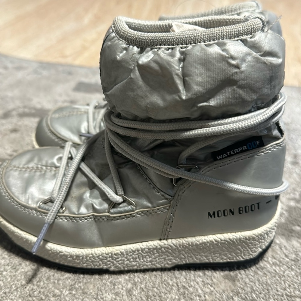 MOON BOOT
​Little Kids 
Waterproof